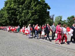 Biało-czerwone flagi na ulicach Opola. Uroczystości z okazji Dnia Flagi