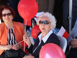 Biało-czerwone flagi na ulicach Opola. Uroczystości z okazji Dnia Flagi