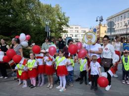 Biało-czerwone flagi na ulicach Opola. Uroczystości z okazji Dnia Flagi