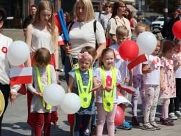 Biało-czerwone flagi na ulicach Opola. Uroczystości z okazji Dnia Flagi