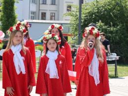 Biało-czerwone flagi na ulicach Opola. Uroczystości z okazji Dnia Flagi