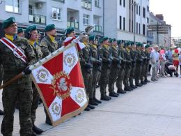Biało-czerwone flagi na ulicach Opola. Uroczystości z okazji Dnia Flagi