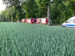 17-latek bez prawa jazdy wjechał w drzewo. 15-letni pasażer trafił do szpitala śmigłowcem LPR