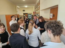 Egzamin ósmoklasisty 2025 rozpoczęty. Uczniowie mierzą się z językiem polskim