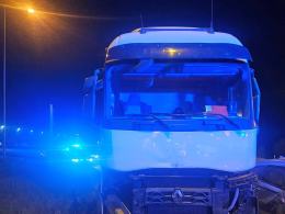 Zderzenie ciężarówki z osobówką na obwodnicy Opola. Jedna osoba poszkodowana
