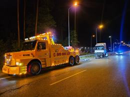 Zderzenie ciężarówki z osobówką na obwodnicy Opola. Jedna osoba poszkodowana