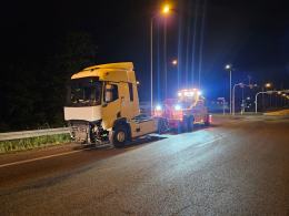 Zderzenie ciężarówki z osobówką na obwodnicy Opola. Jedna osoba poszkodowana