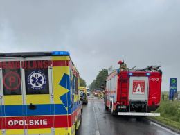 Zderzenie dwóch pojazdów na DW 451. Utrudnienia w ruchu