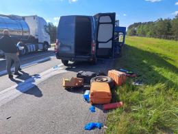 Wypadek na A4. Trzy osoby zakleszczone w busie po zderzeniu z ciężarówką