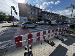 Kierowca uderzył w sygnalizator w Opolu. Trafił do szpitala