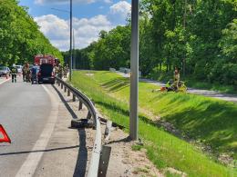 Samochód osobowy uderzył w barierki na DK46 - utrudnienia w ruchu