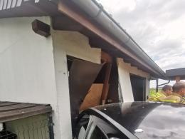 Kierowca zasłabł za kierownicą w Ligocie Czamborowej - auto wjechało w budynek