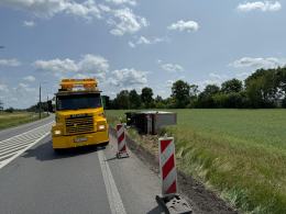 Groźny incydent na obwodnicy Kluczborka - ciężarówka wypadła z drogi