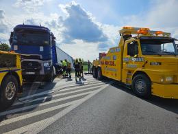 Groźny incydent na obwodnicy Kluczborka - ciężarówka wypadła z drogi