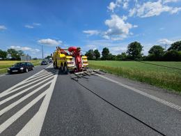 Groźny incydent na obwodnicy Kluczborka - ciężarówka wypadła z drogi
