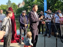 Ewa Demarczyk wraca do Opola - nowy pomnik uroczyście odsłonięty