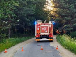 Policjant po służbie ratował rannego rolnika po przewróceniu się ciągnika