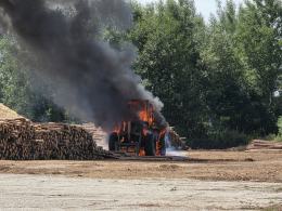 Pożar w Jełowej. Płonie fadroma. Trzy jednostki w akcji