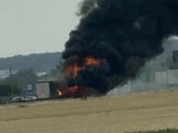 Pożar ciężarówki na A4. Ruch w kierunku Katowic utrudniony