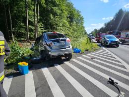 Zderzenie opla i forda w Jełowej. Cztery osoby trafiły do szpitala