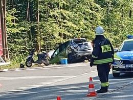 Zderzenie opla i forda w Jełowej. Cztery osoby trafiły do szpitala