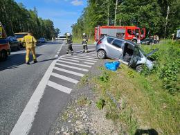 Zderzenie opla i forda w Jełowej. Cztery osoby trafiły do szpitala