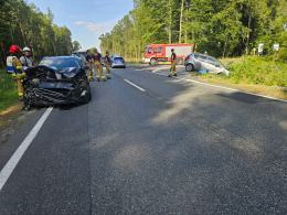 Zderzenie opla i forda w Jełowej. Cztery osoby trafiły do szpitala