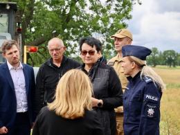 Boboluszki pod nadzorem służb. Wizja lokalna w najbardziej zagrożonym rejonie województwa
