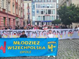 Marsz przeciwko przyjmowaniu imigrantów przeszedł ulicami Opola