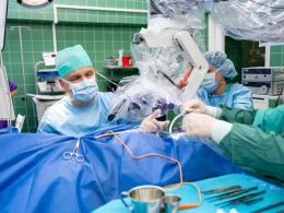 USK: Nowoczesny implant ślimakowy wszczepiony po raz pierwszy dorosłemu pacjentowi