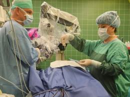 USK: Nowoczesny implant ślimakowy wszczepiony po raz pierwszy dorosłemu pacjentowi