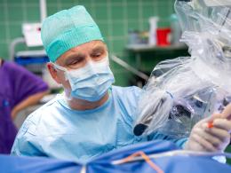 USK: Nowoczesny implant ślimakowy wszczepiony po raz pierwszy dorosłemu pacjentowi