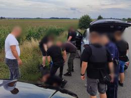 Zaatakował żonę nożem i dwóch współpracowników - policyjna obława i interwencja LPR