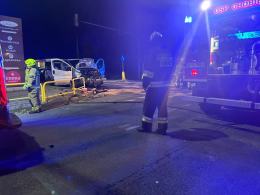 Zderzenie busa z osobówką w Grodźcu - dwie osoby ranne