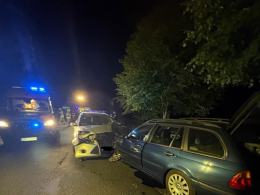 Zderzenie dwóch samochodów w Kadłubie Turawskim. Dwie osoby trafiły do szpitala
