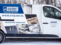 Reklama na samochód - magnesy czy folia? Przewodnik po skutecznych rozwiązaniach od SigmaDruk