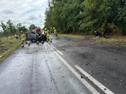 Dachowanie samochodu na DW425. Dwie osoby w szpitalu
