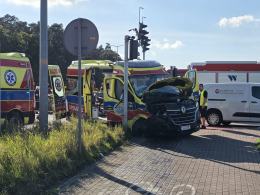 Zderzenie karetki i busa na obwodnicy Opola. Interweniował śmigłowiec LPR