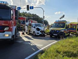 Zderzenie karetki i busa na obwodnicy Opola. Interweniował śmigłowiec LPR