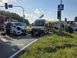 Zderzenie karetki i busa na obwodnicy Opola. Interweniował śmigłowiec LPR