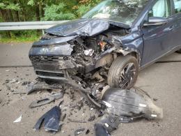 Zderzenie busa z osobówką na ul. Dobrzeńskiej w Opolu