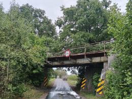 Traktor uszkodził most w miejscowości Jędrynie