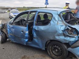 Zderzenie na autostradzie A4. Kierowca peugeota uderzył w bariery