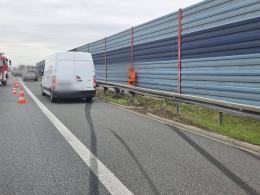 Zderzenie na autostradzie A4. Kierowca peugeota uderzył w bariery