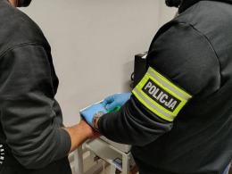 Zatrzymani za włamania i kradzież miodu oraz paliwa