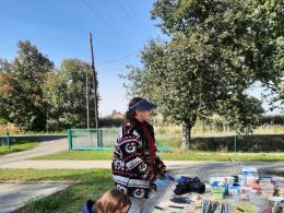 Wspólne malowanie połączyło dzieci, rodziców i artystów