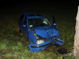 Samochód wypadł z drogi w Popielowie. Jedna osoba poszkodowana