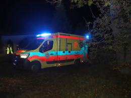 Samochód wypadł z drogi w Popielowie. Jedna osoba poszkodowana