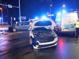 Wypadek na skrzyżowaniu Domańskiego i Wrocławskiej. Dwie osoby trafiły do szpitala