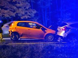 Zderzenie trzech pojazdów na ul. Arki Bożka. Jedna osoba trafiła do szpitala